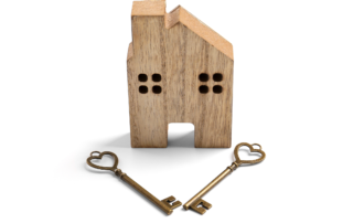 Realtor helps you get them keys